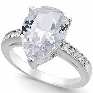 Pear shaped Ring absolutely stunning.